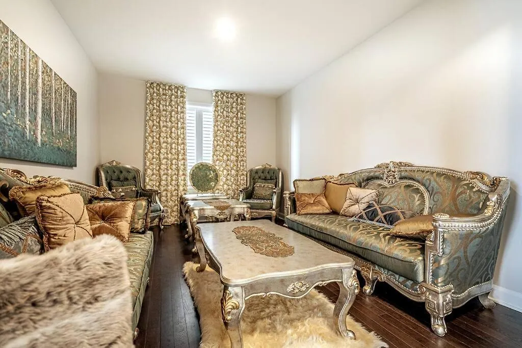 Villa King Beds, Jacuzzi, 18Mins D-Town & 7Mins Ottawa Airport 0*,  Canada