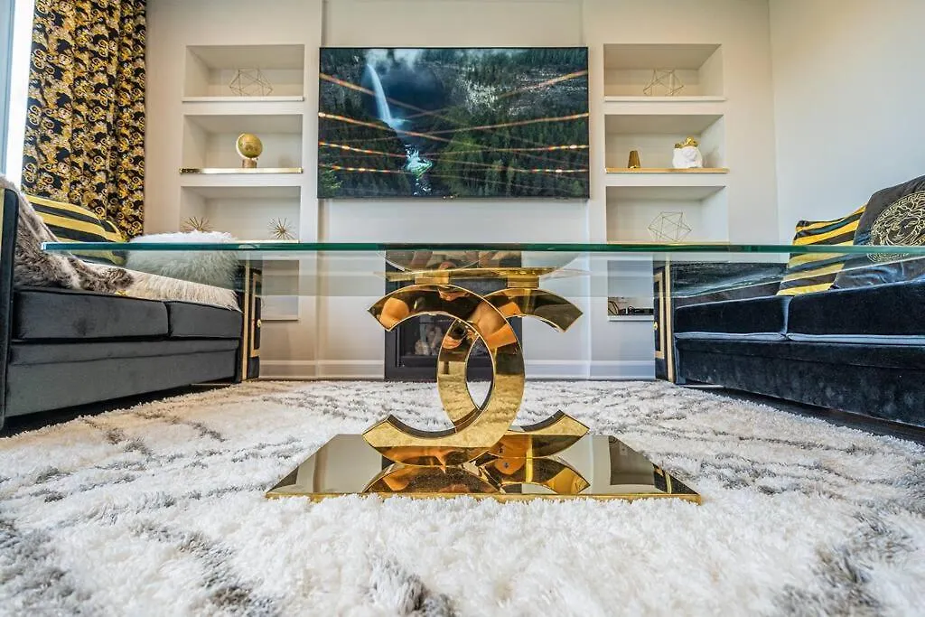 Villa King Beds, Jacuzzi, 18Mins D-Town & 7Mins Ottawa Airport Canada