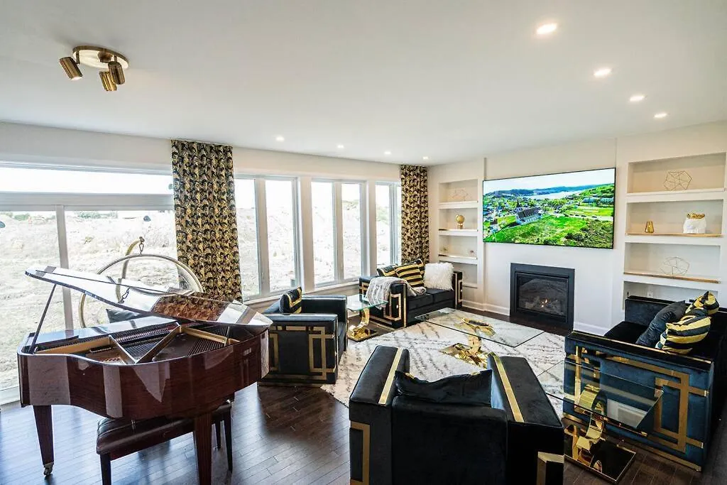 Villa King Beds, Jacuzzi, 18Mins D-Town & 7Mins Ottawa Airport