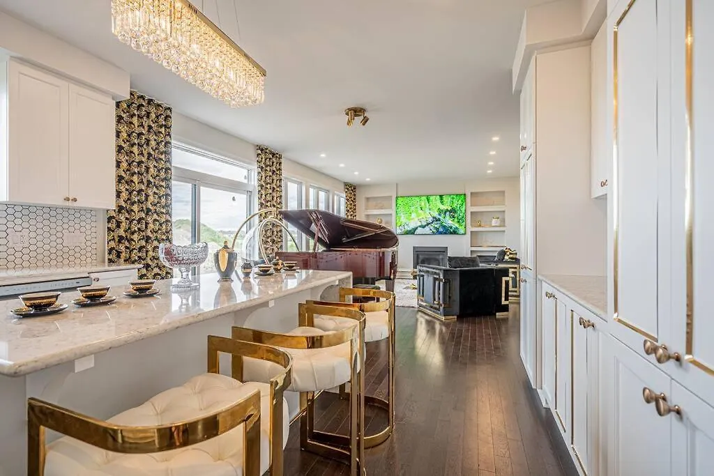 Villa King Beds, Jacuzzi, 18Mins D-Town & 7Mins Ottawa Airport